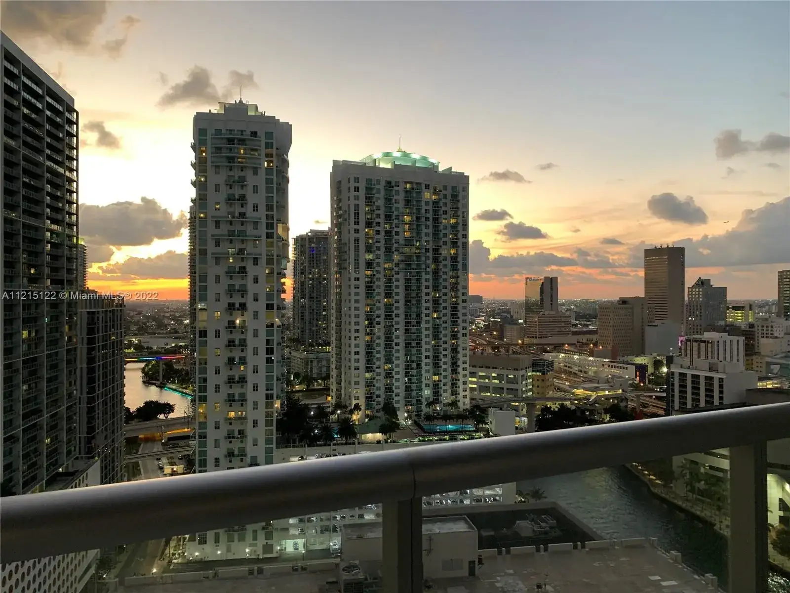 1 bedroom 1 bath Residential Lease for rent at 485 Brickell Ave # 2606, Miami FL 33131