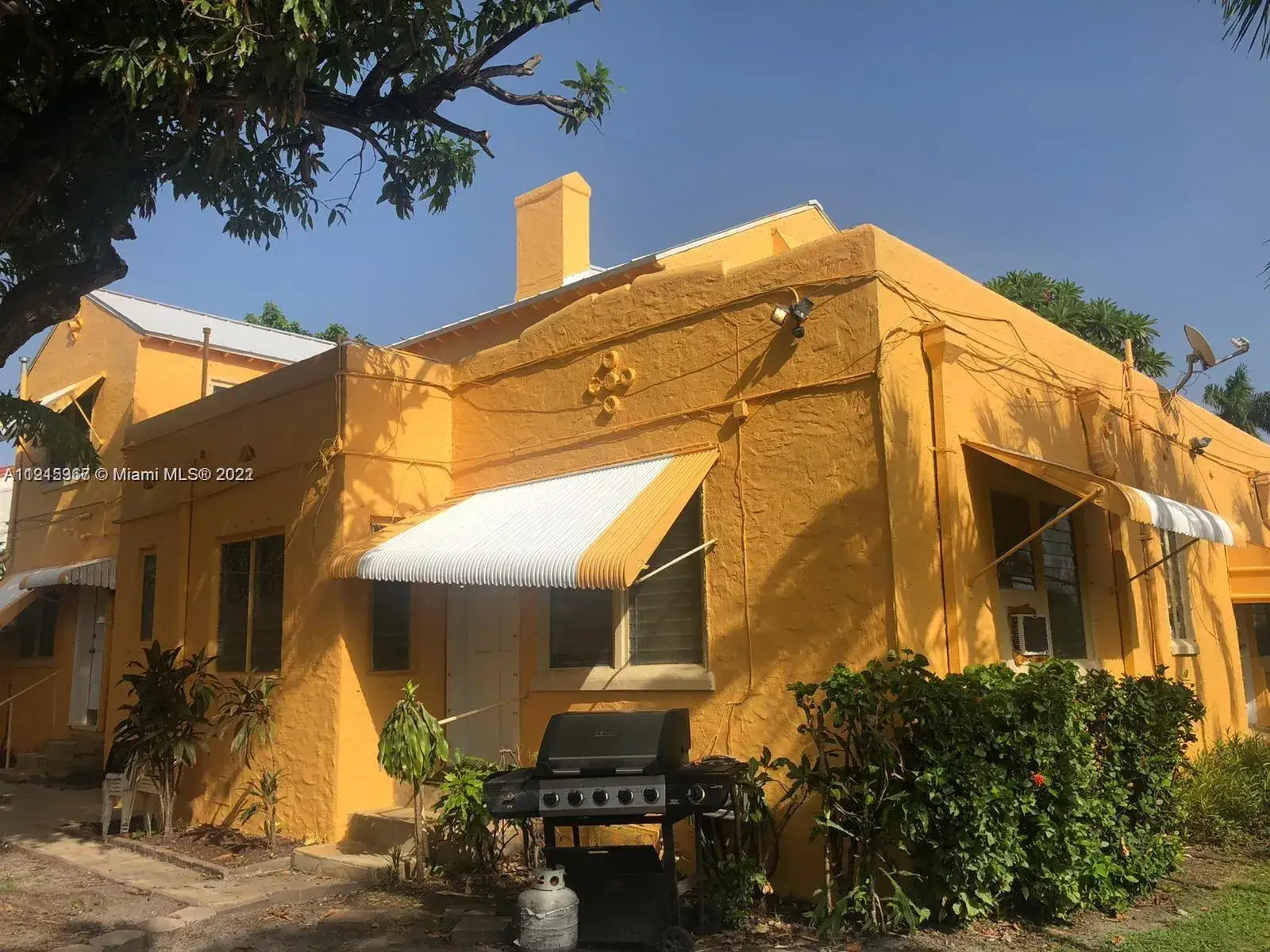 2 bedroom 1 bath Residential Lease for rent at 2007 N Bay Rd, Miami Beach FL 33140