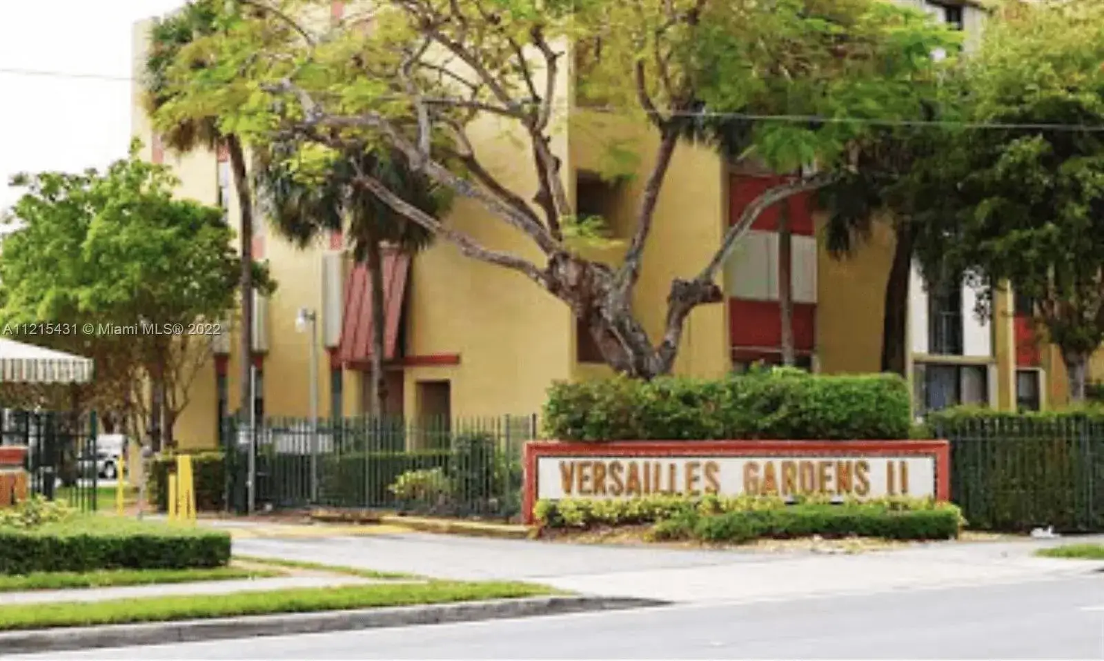 2 bedroom 1 bath Residential for sale at 9420 W Flagler St, Miami FL 33174