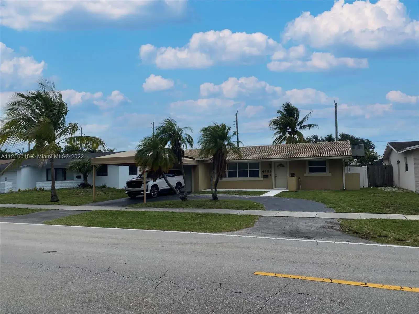 3 bedroom 3 bath Residential for sale at 4901 Washington St, Hollywood FL 33021