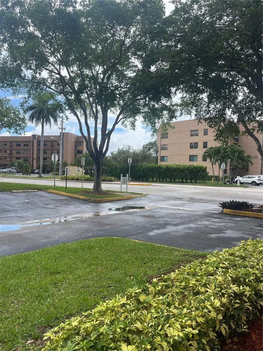 2 bedroom 2 bath Residential for sale at 10434 Sunrise Lakes Blvd # 101, Sunrise FL 33322