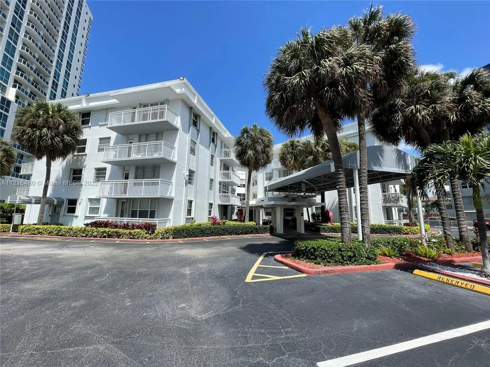 1 bedroom 1 bath Residential Lease for rent at 1913 S Ocean Dr # 124, Hallandale Beach FL 33009
