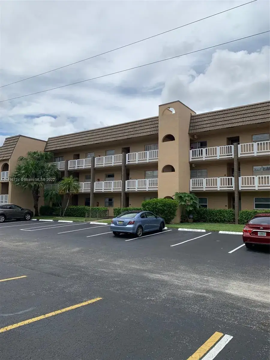 2 bedroom 2 bath Residential for sale at 9330 Sunrise Lakes Blvd # 304, Sunrise FL 33322