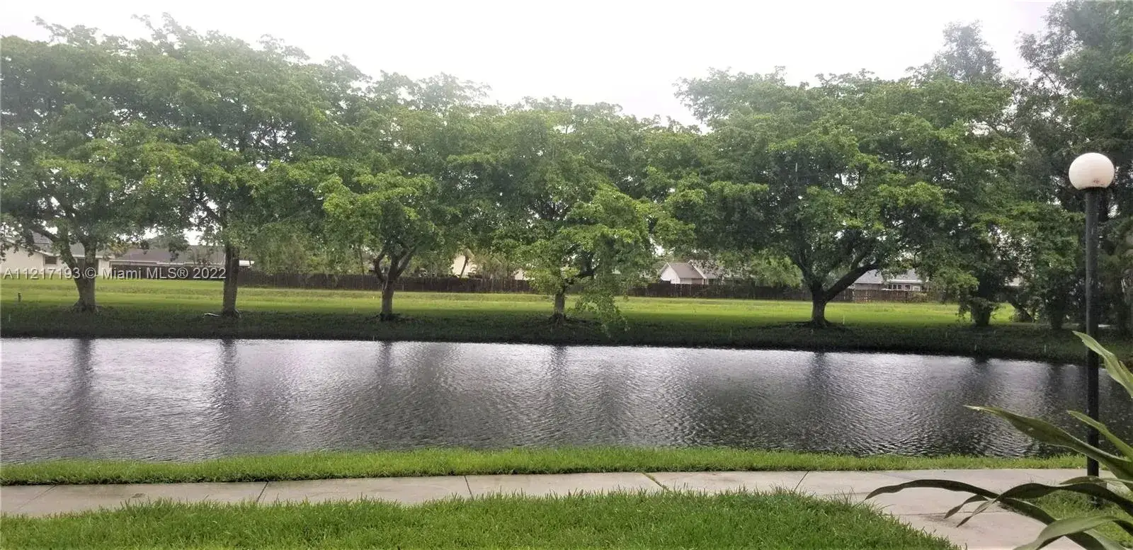 2 bedroom 2 bath Residential for sale at 9999 Summerbreeze Dr # 613, Sunrise FL 33322