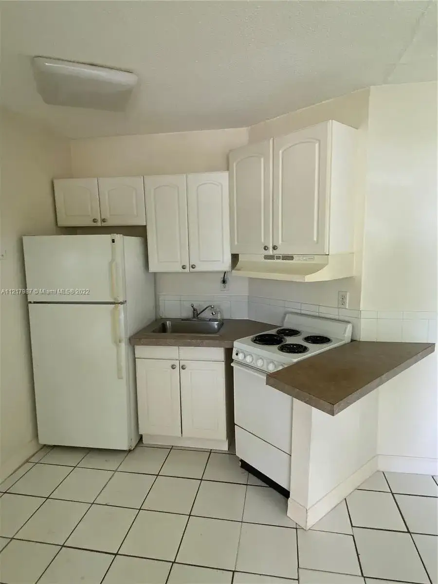 1 bedroom 1 bath Residential Lease for rent at 262 SW 23rd St # 3, Fort Lauderdale FL 33315