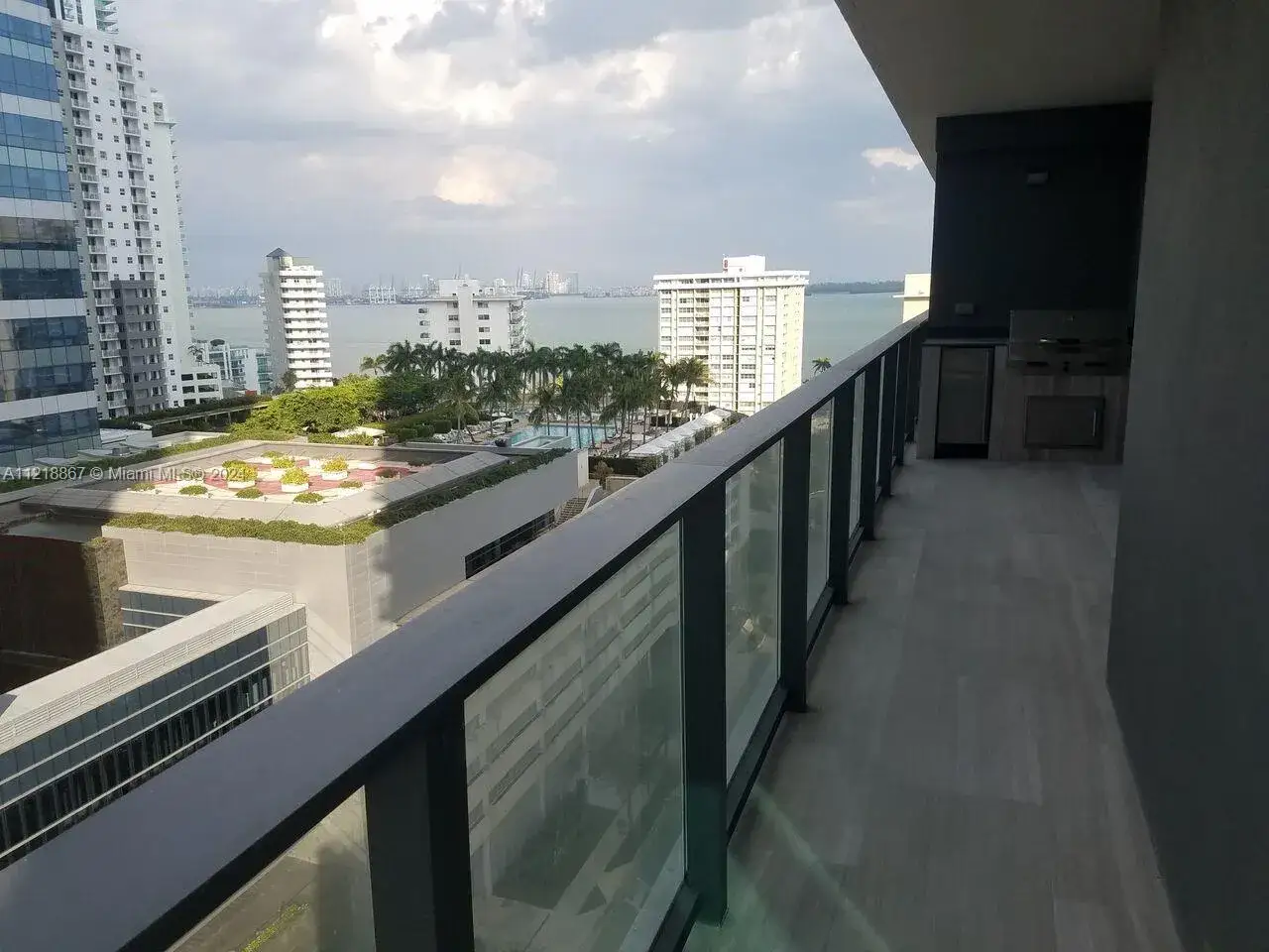 1 bedroom 1 bath Residential for sale at 1451 Brickell Ave # 1206, Miami FL 33131