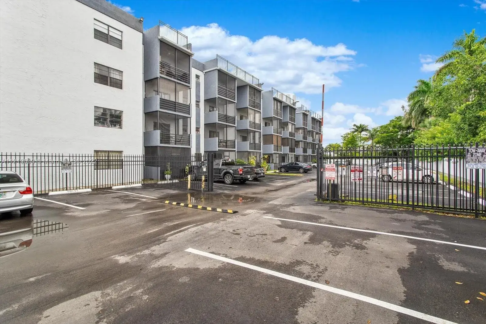 2 bedroom 2 bath Residential for sale at 13500 NE 3rd Ct # 325, North Miami FL 33161