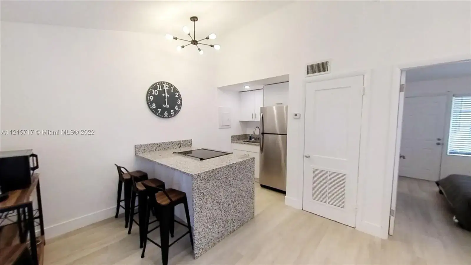 1 bedroom 1 bath Residential Lease for rent at 840 SW 7th St # 848, Miami FL 33130