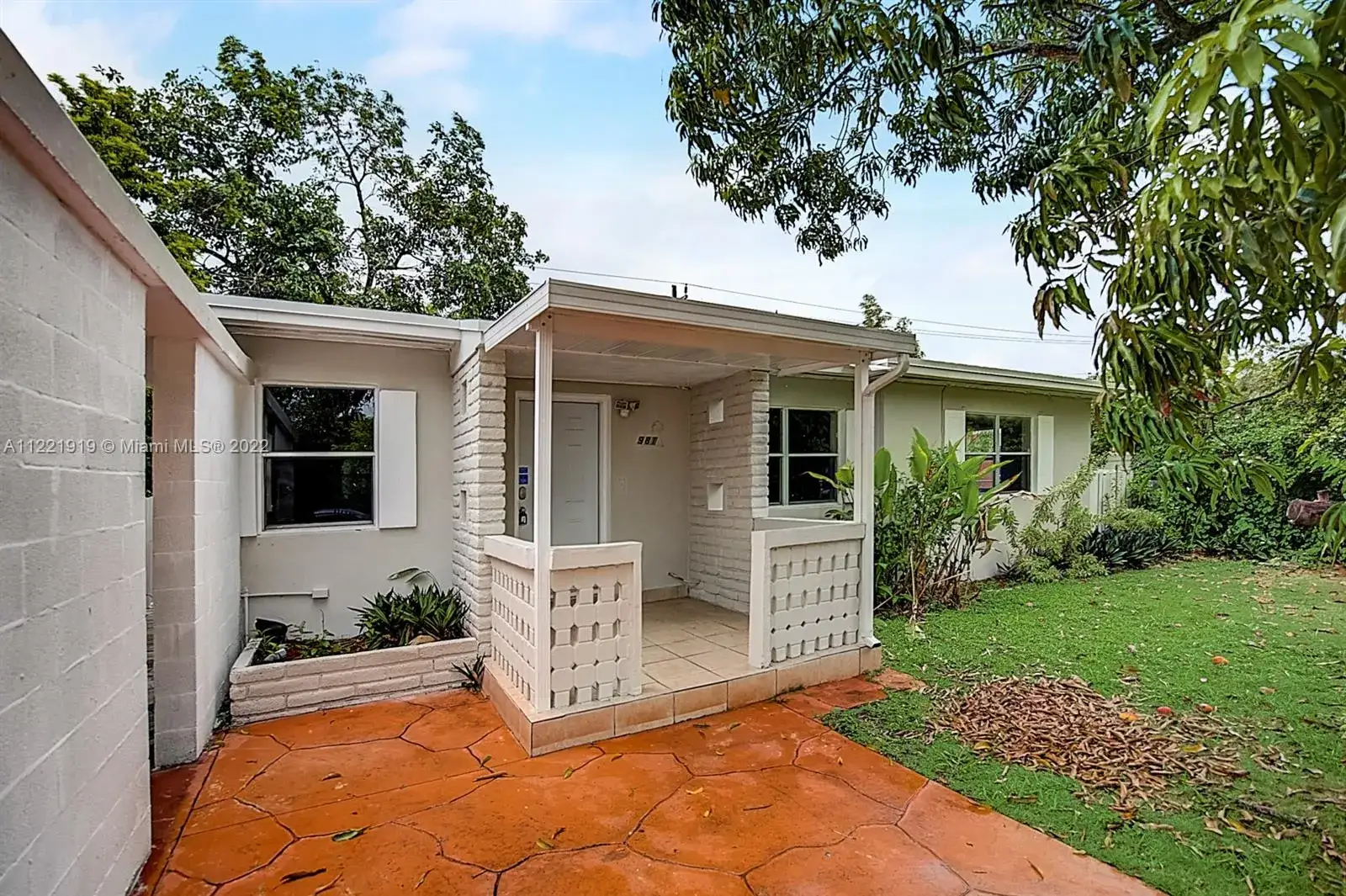 3 bedroom 1 bath Residential for sale at 981 NE 159th St, North Miami Beach FL 33162