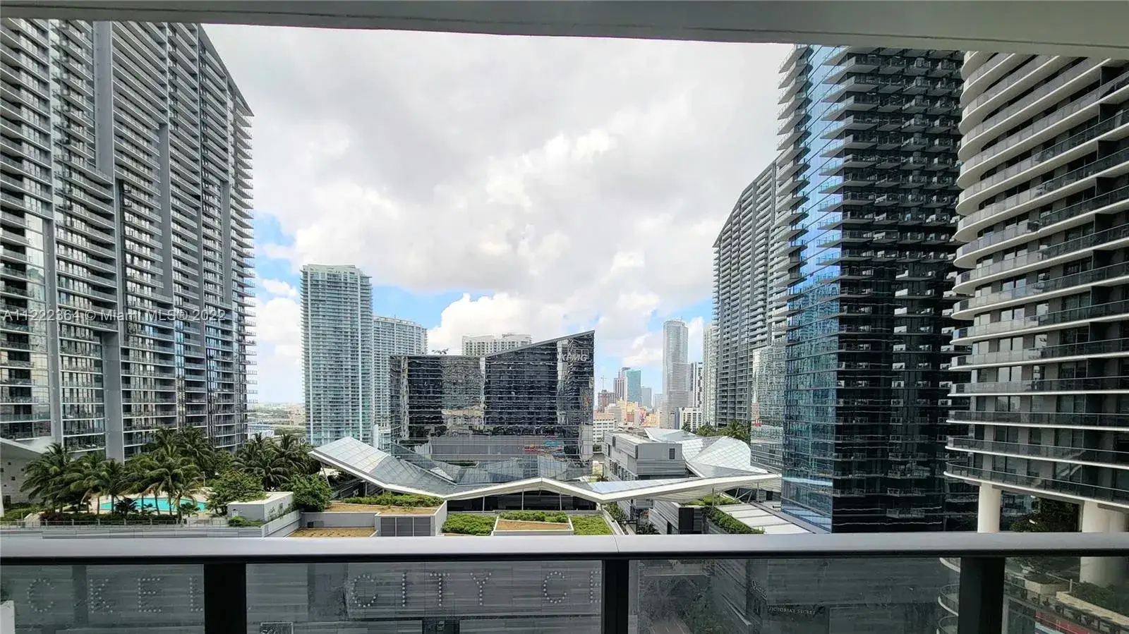 1 bedroom 1 bath Residential for sale at 45 SW 9th St # 1510, Miami FL 33130