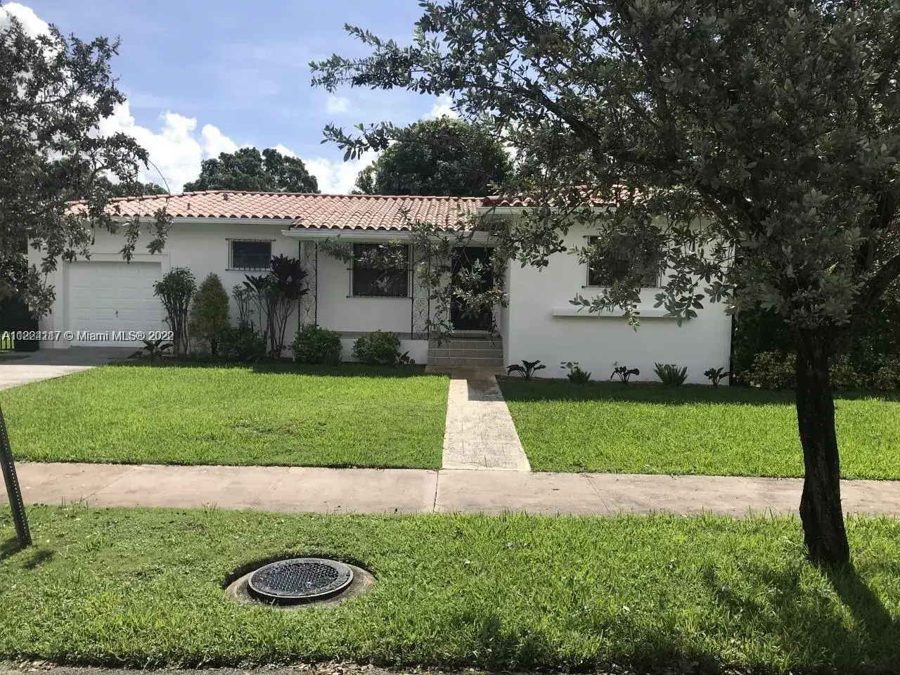 2 bedroom 1 bath Residential for sale at 919 Granada Groves Ct, Coral Gables FL 33134