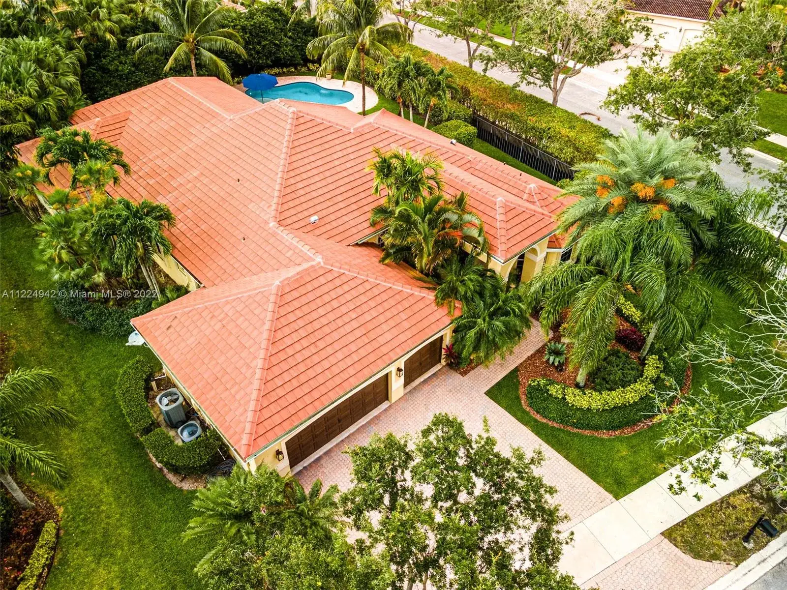 5 bedroom 3 bath Residential for sale at 350 Mallard Rd, Weston FL 33327
