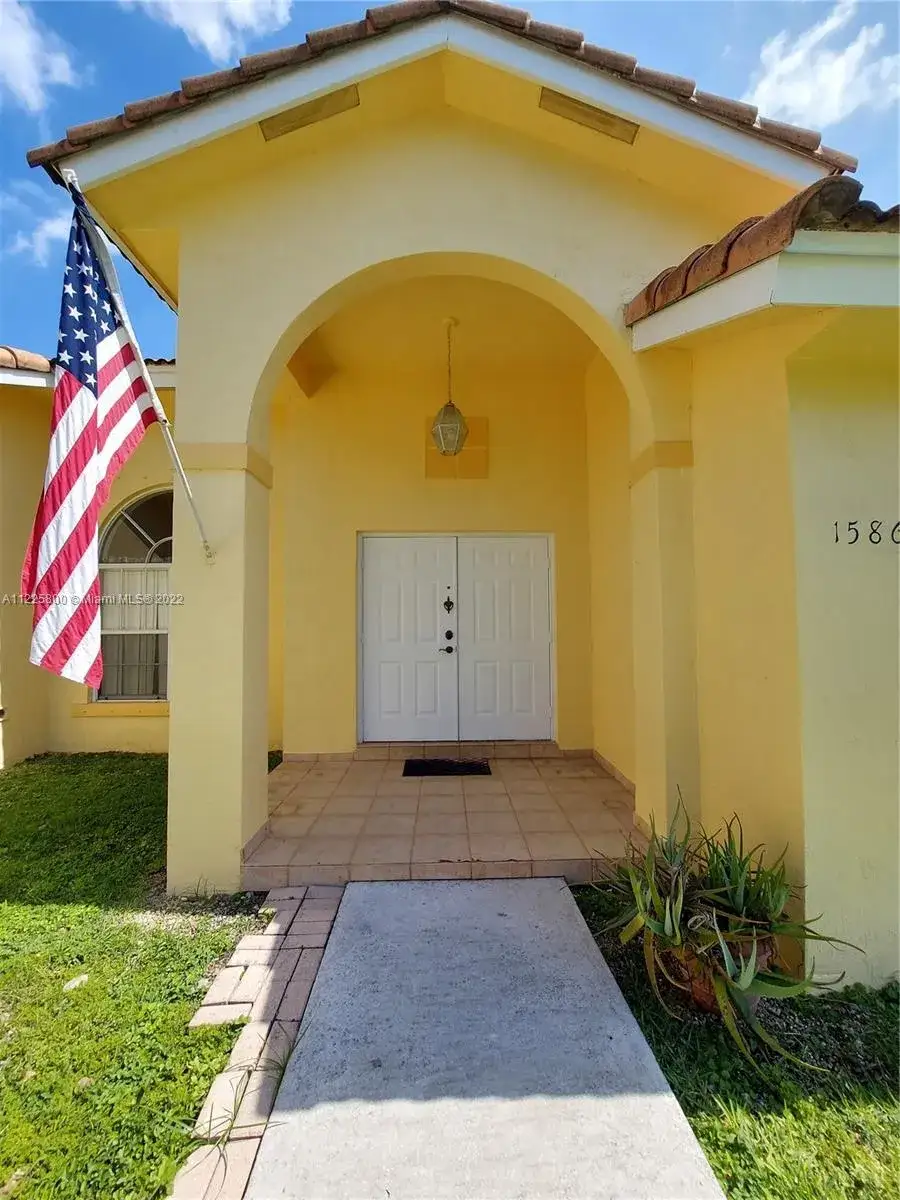 6 bedroom 5 bath Residential for sale at 15862 SW 286th St, Homestead FL 33033