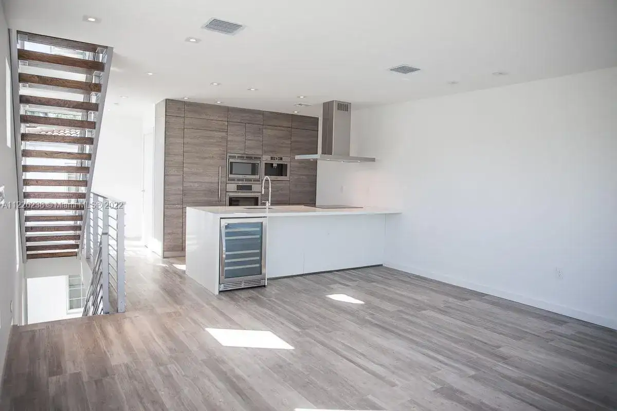3 bedroom 3 bath Residential for sale at 645 Michigan Ave, Miami Beach FL 33139
