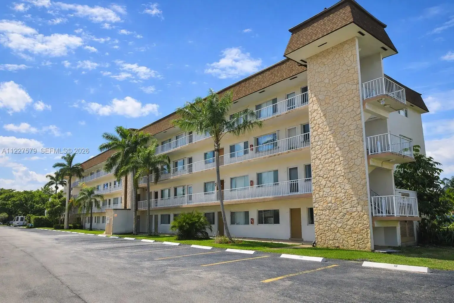 1 bedroom 1 bath Residential for sale at 6289 Lear Dr # 306, Lake Worth FL 33462