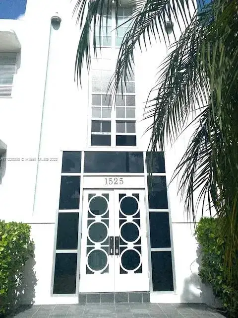 1 bedroom 1 bath Residential Lease for rent at 525 Meridian Ave # 204, Miami Beach FL 33139