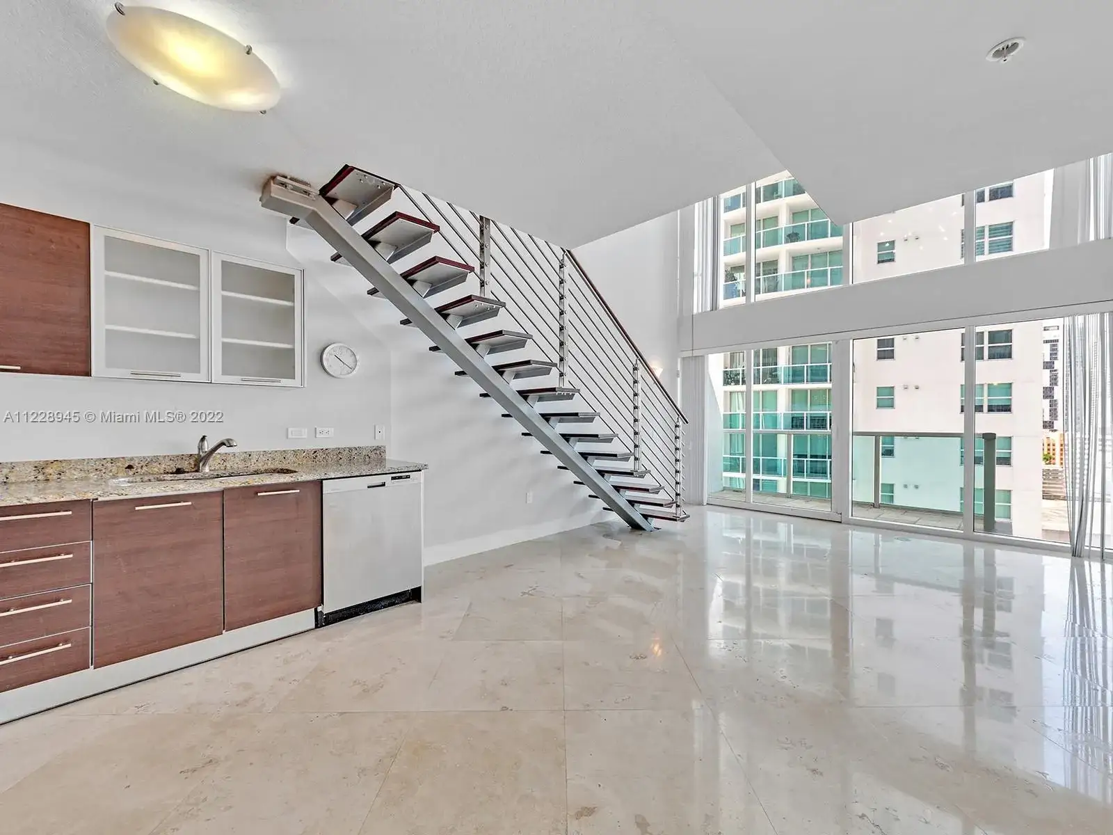 1 bedroom 1 bath Residential Lease for rent at 41 SE 5th St # 1215, Miami FL 33131