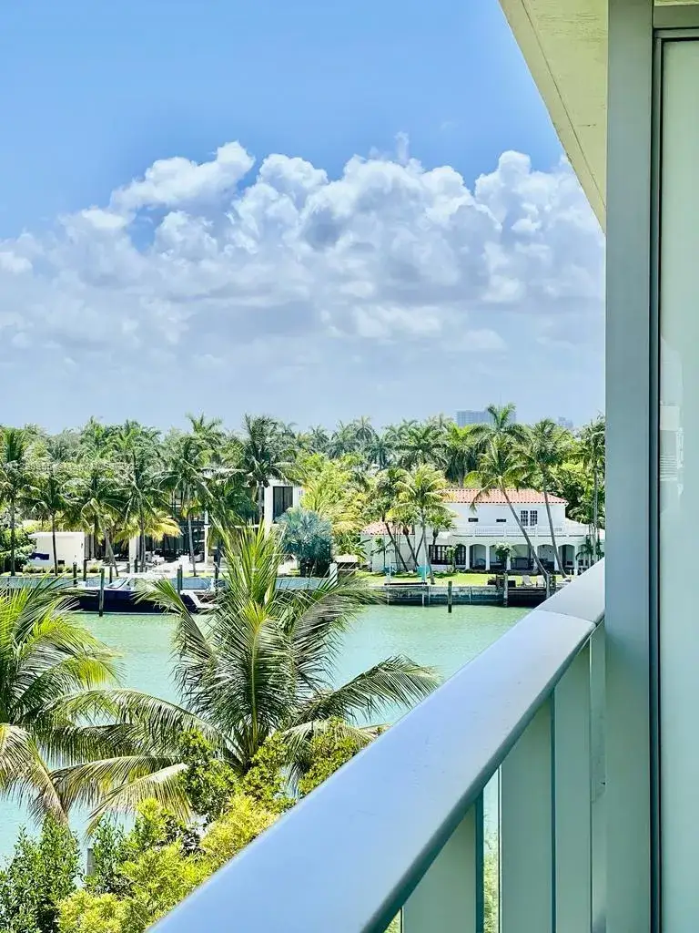 1 bedroom 1 bath Residential for sale at 6620 Indian Creek Dr # 402, Miami Beach FL 33141