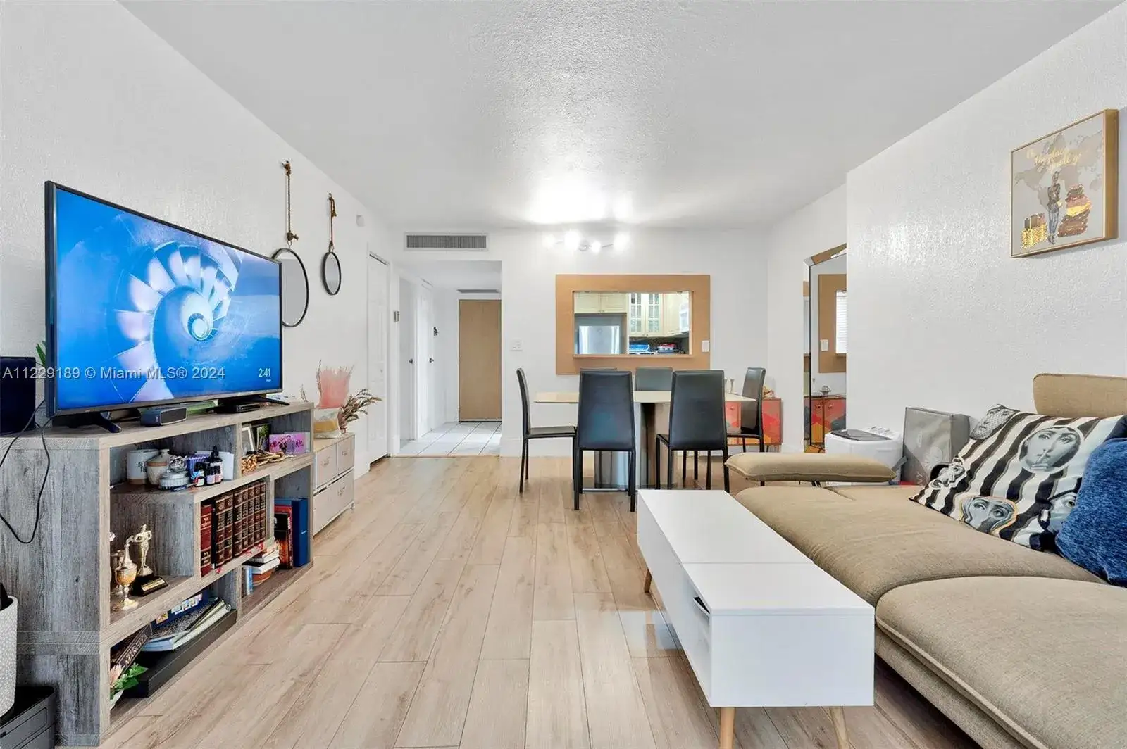 1 bedroom 1 bath Residential for sale at 3401 N Country Club Dr # 406, Aventura FL 33180