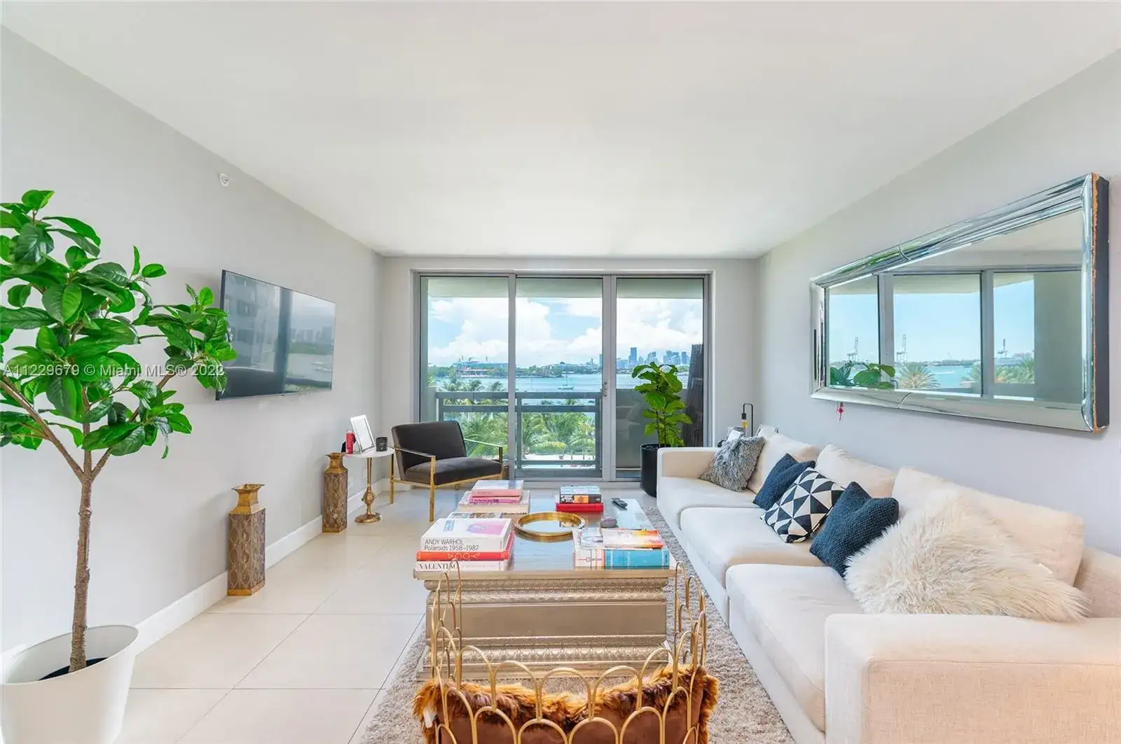 2 bedroom 2 bath Residential Lease for rent at 1500 Bay Rd # 522S, Miami Beach FL 33139