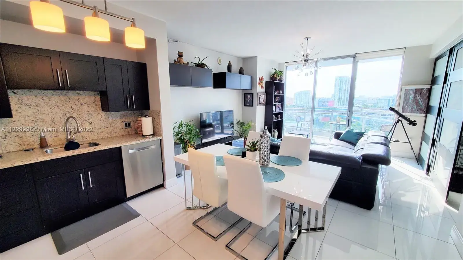 1 bedroom 1 bath Residential for sale at 90 SW 3rd St # 1607, Miami FL 33130