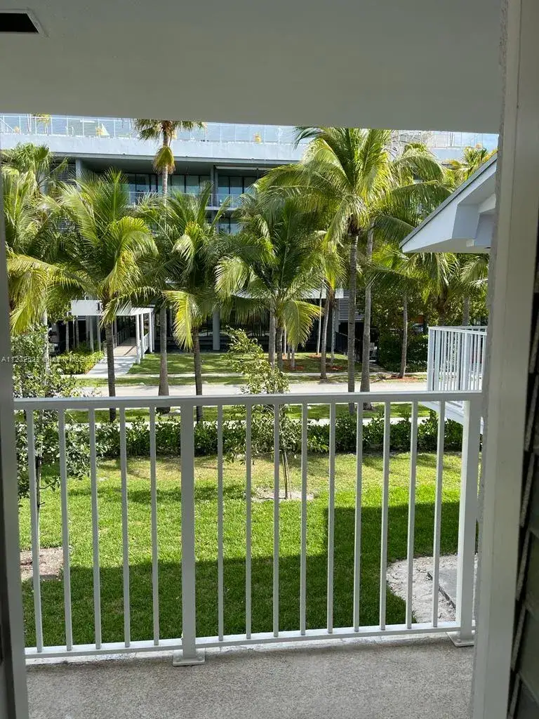 1 bedroom 1 bath Residential Lease for rent at 100 Sunrise Dr # 25, Key Biscayne FL 33149
