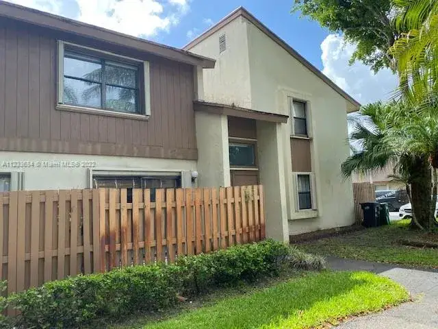 3 bedroom 2 bath Residential for sale at 10619 SW 113th Pl # 88B, Miami FL 33176