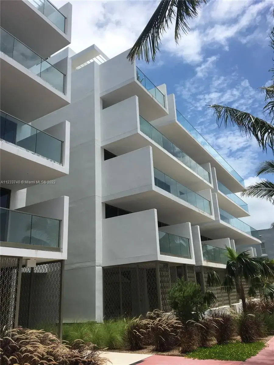 3 bedroom 3 bath Residential for sale at 300 Collins Ave, Miami Beach FL 33139