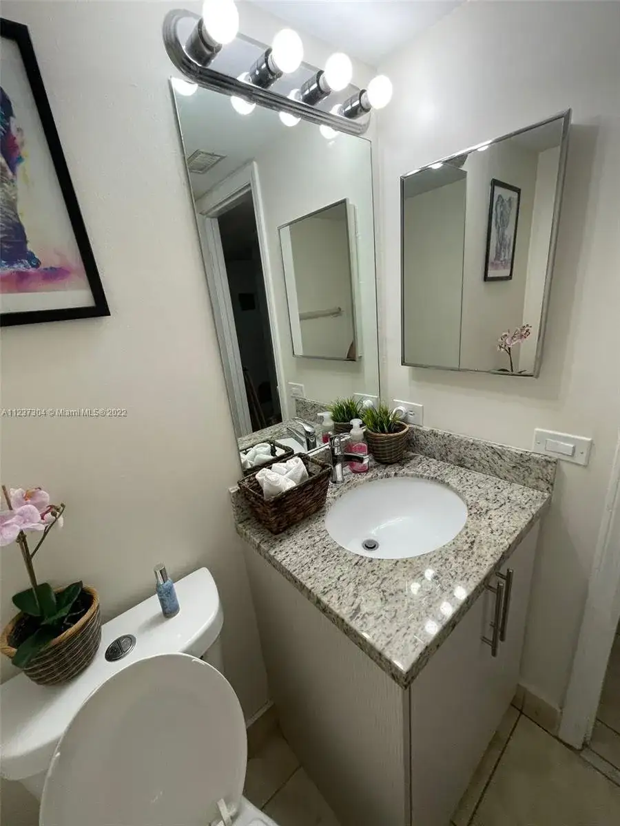 1 bedroom 1 bath Residential for sale at 450 Commodore Dr # 108, Plantation FL 33325