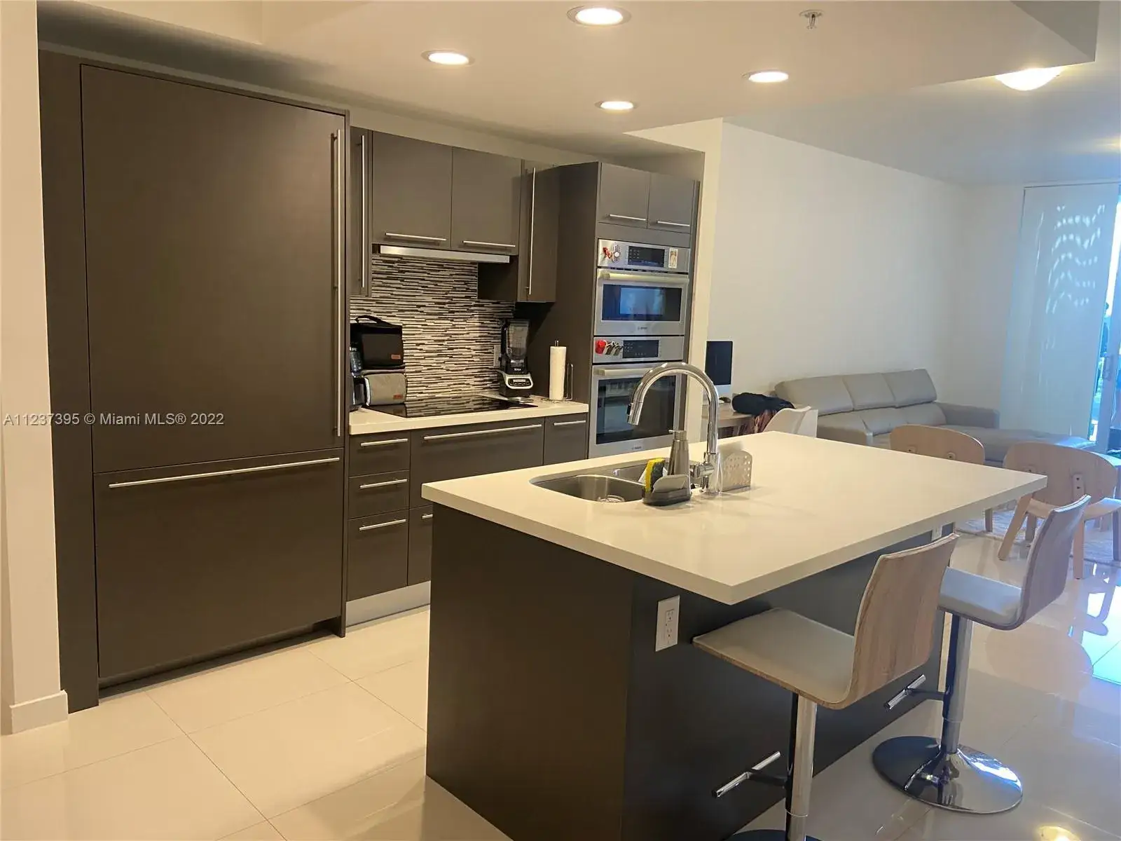 1 bedroom 2 bath Residential for sale at 7825 NW 107th Ave # 718, Doral FL 33178