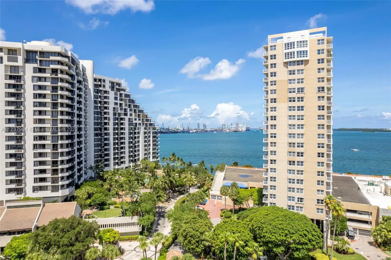 1 bedroom 1 bath Residential for sale at 770 Claughton Island Dr # 7, Miami FL 33131
