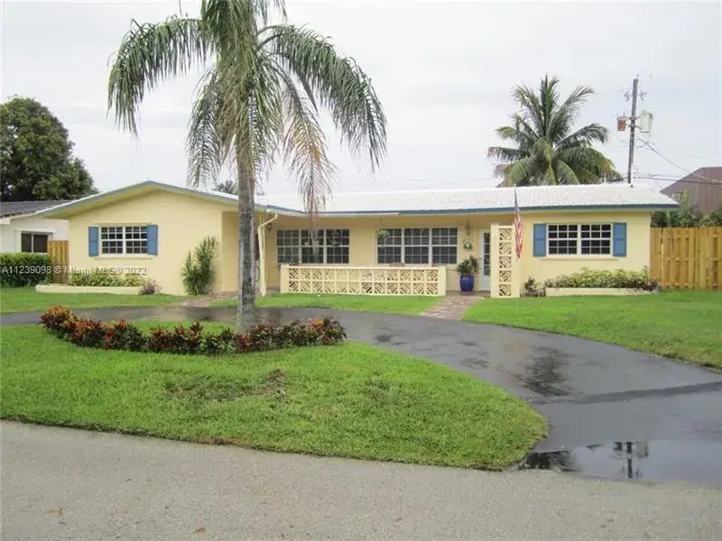 2 bedroom 2 bath Residential for sale at 2242 NE 37th St, Lighthouse Point FL 33064
