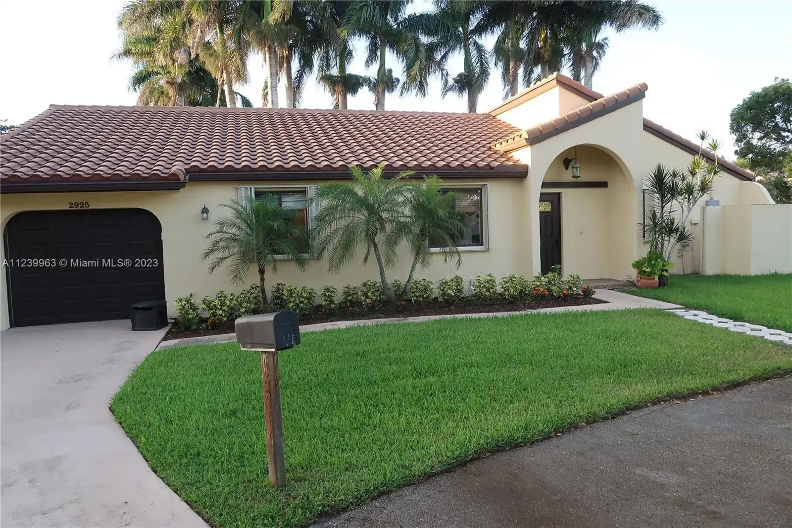3 bedroom 2 bath Residential Lease for rent at 2925 Azalea Dr, Cooper City FL 33026
