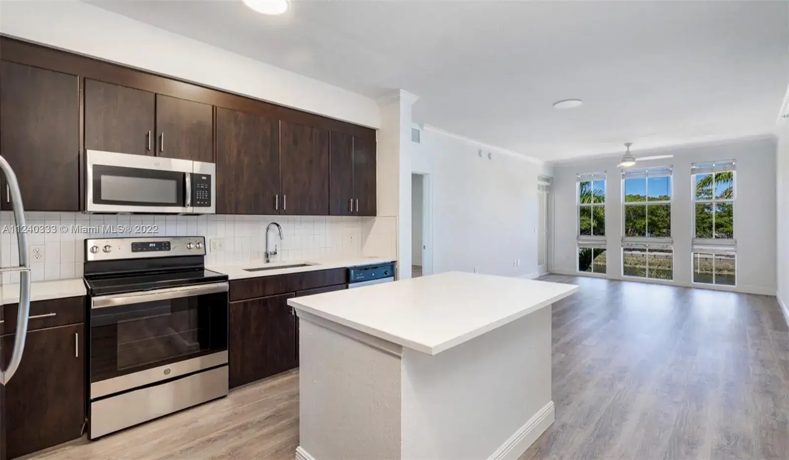 1 bedroom 1 bath Residential Lease for rent at 10170 SW 7th St # 411, Pembroke Pines FL 33025