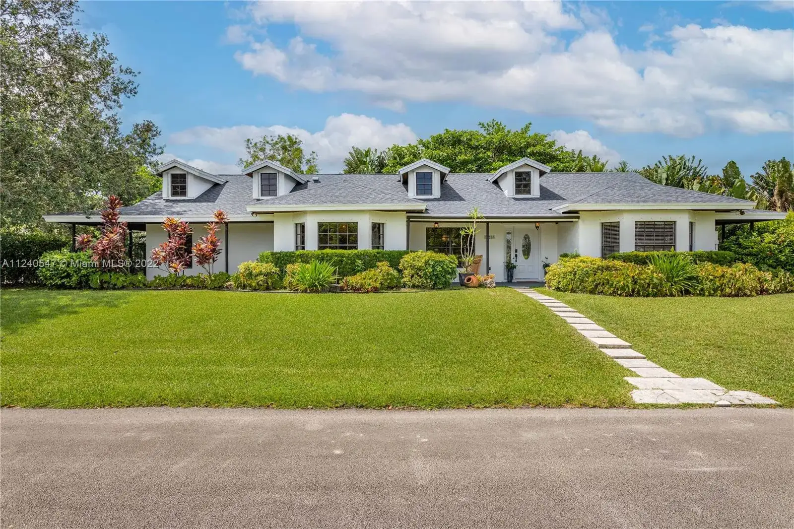 5 bedroom 3 bath Residential for sale at 15200 SW 24th Pl, Davie FL 33326