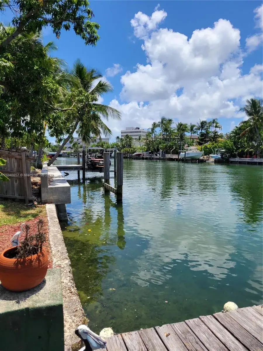 5 bedroom 6 bath Residential for sale at 4230 Chase Ave, Miami Beach FL 33140
