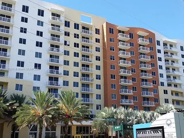 2 bedroom 2 bath Residential for sale at 2775 NE 187th St # 326, Aventura FL 33180