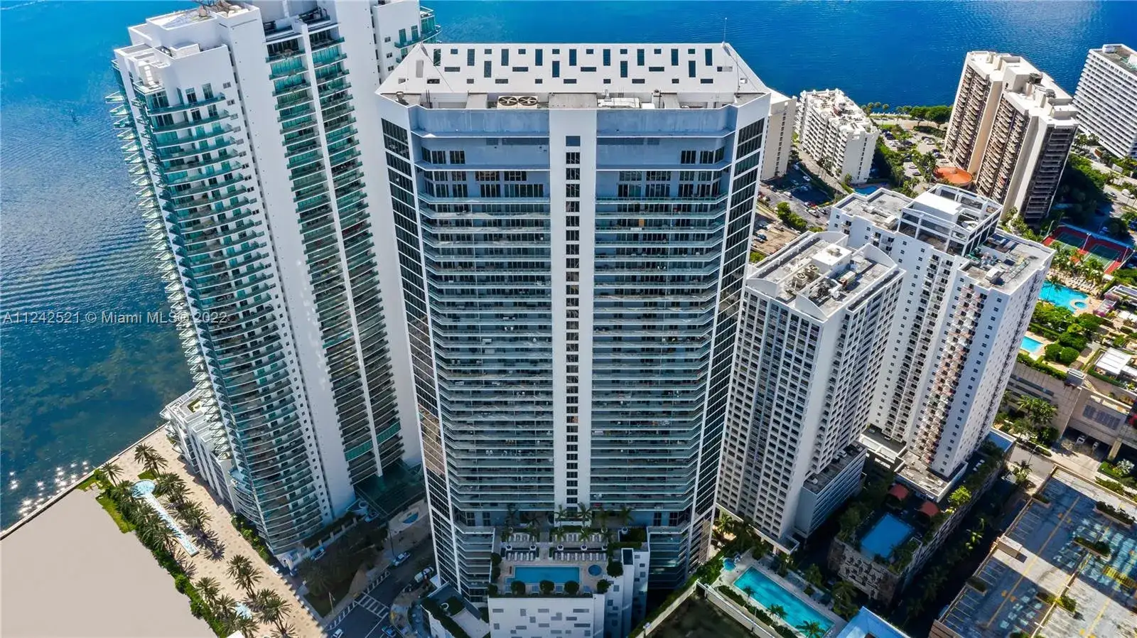 1 bedroom 1 bath Residential Lease for rent at 1300 Brickell Bay Dr # 1608, Miami FL 33131