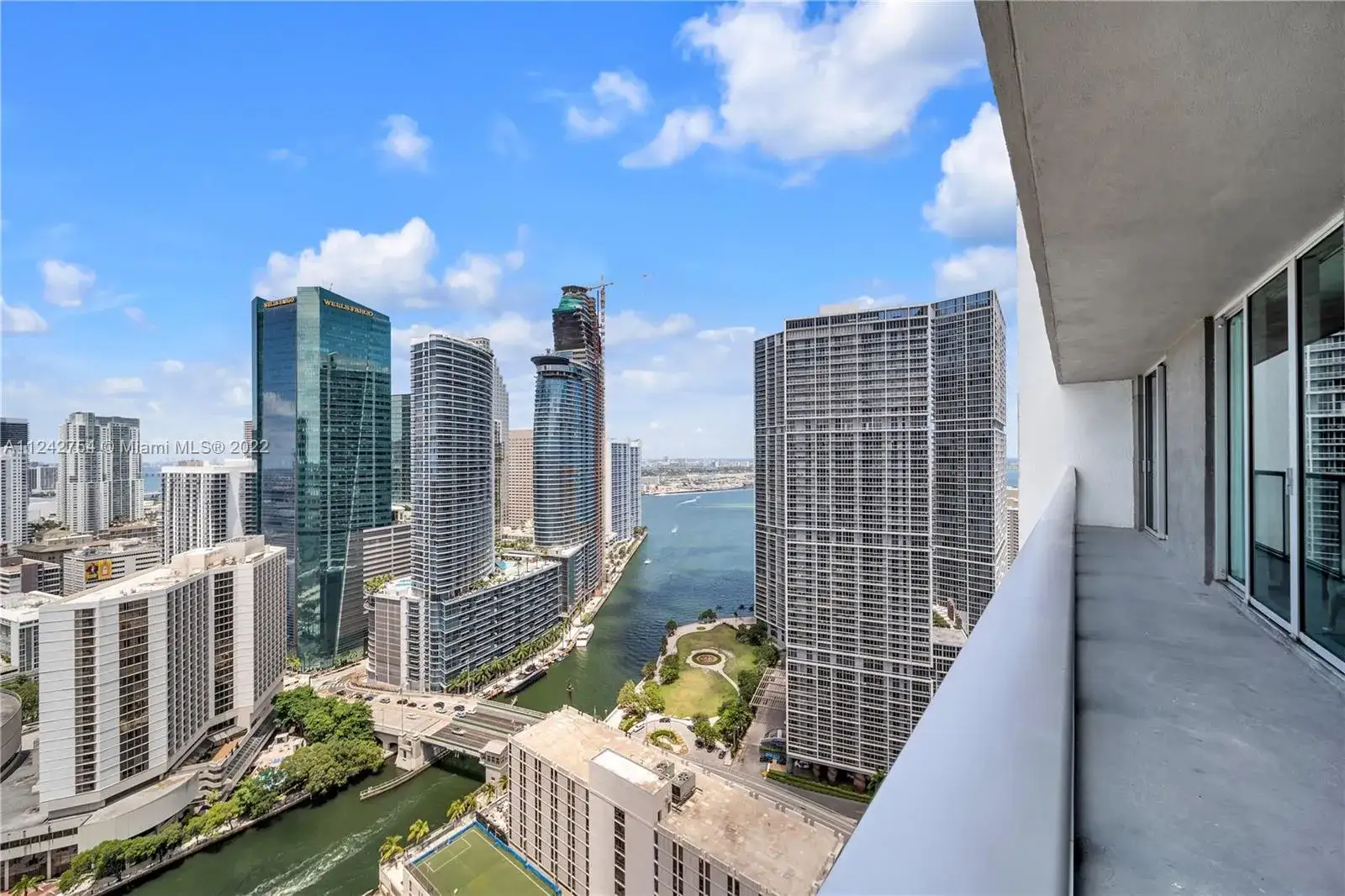 2 bedroom 2 bath Residential for sale at 55 SE 6th St # 3903, Miami FL 33131