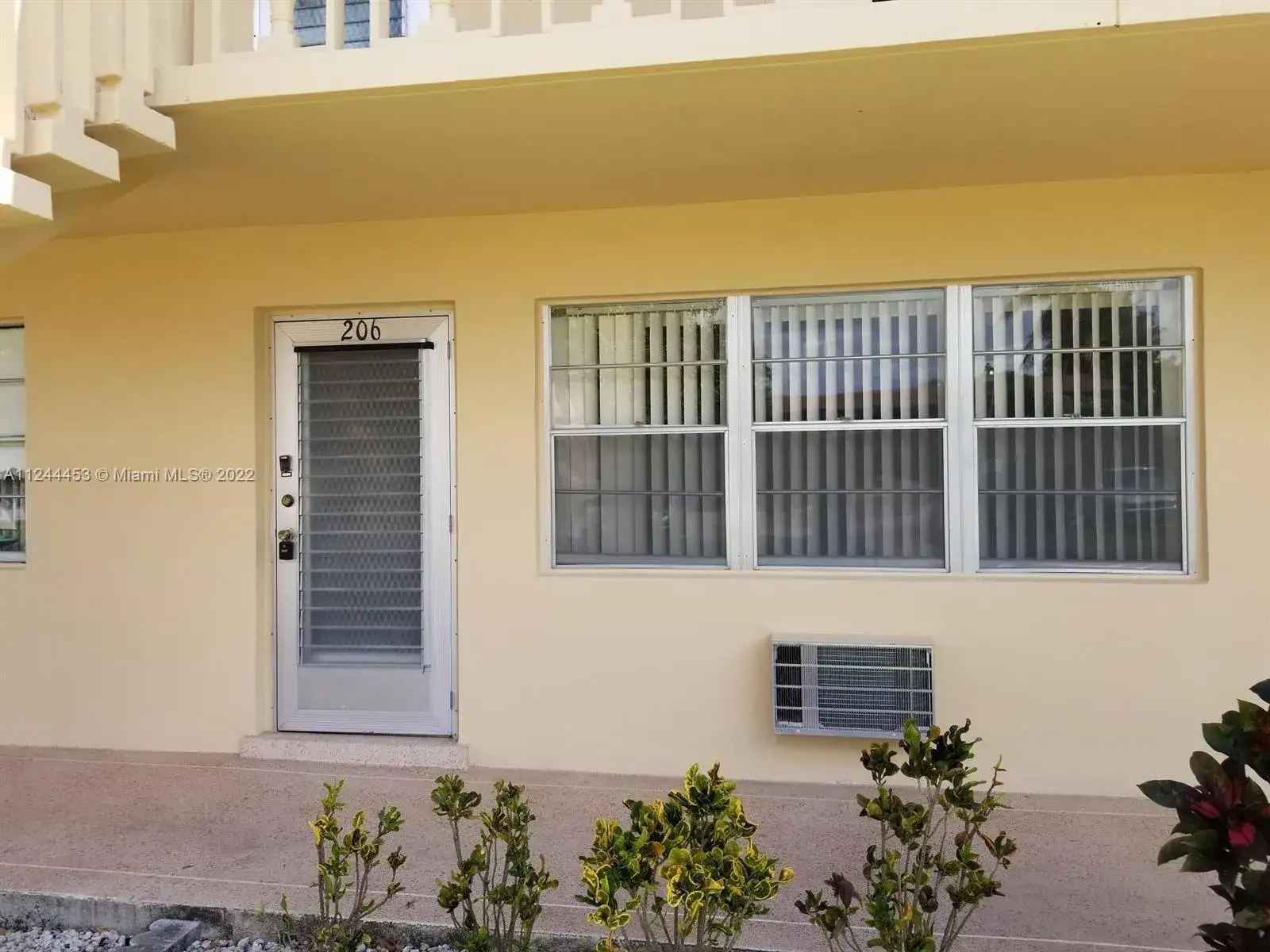 1 bedroom 1 bath Residential for sale at 206 Sheffield I # 206, West Palm Beach FL 33417