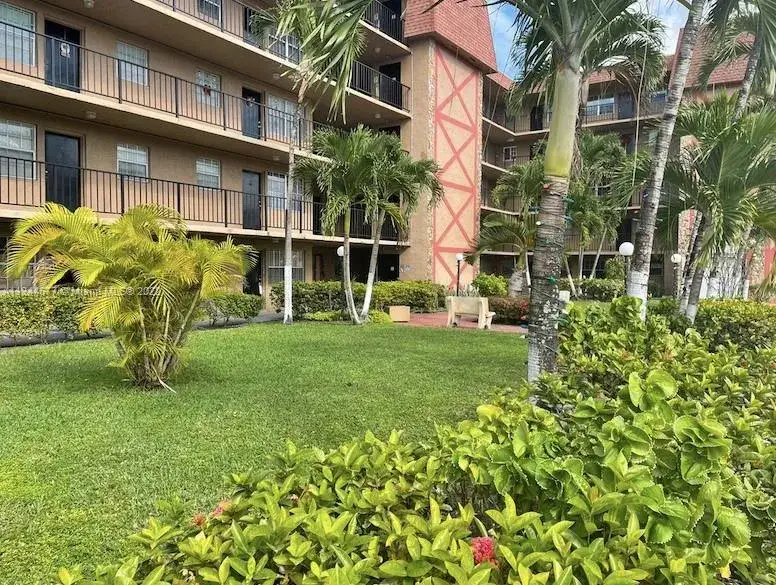 1 bedroom 1 bath Residential Lease for rent at 6575 W 4th Ave # 109, Hialeah FL 33012
