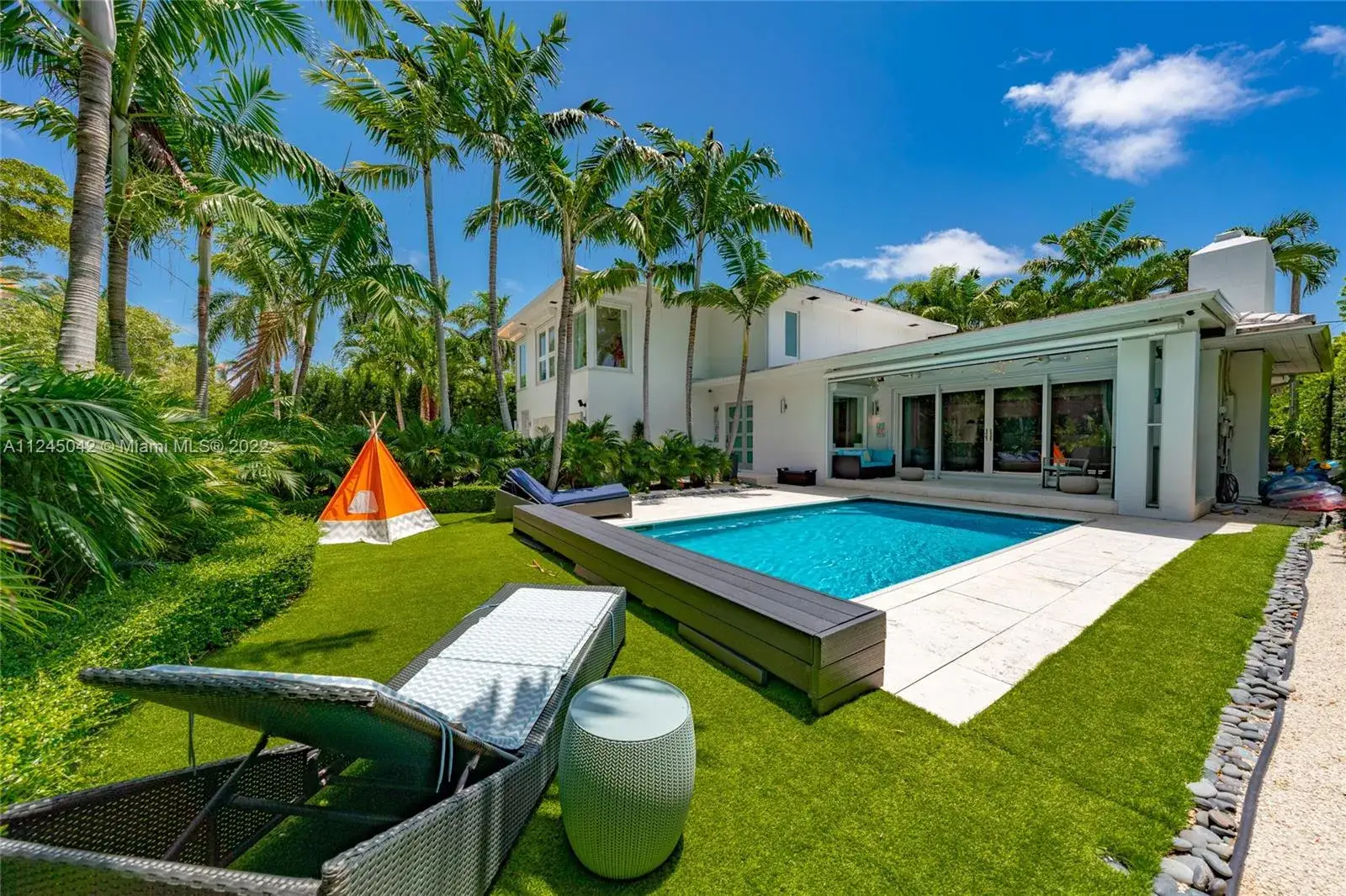 5 bedroom 3 bath Residential for sale at 4365 N Bay Rd, Miami Beach FL 33140