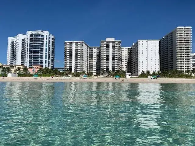 2 bedroom 2 bath Residential for sale at 6039 Collins Ave # 1129, Miami Beach FL 33140