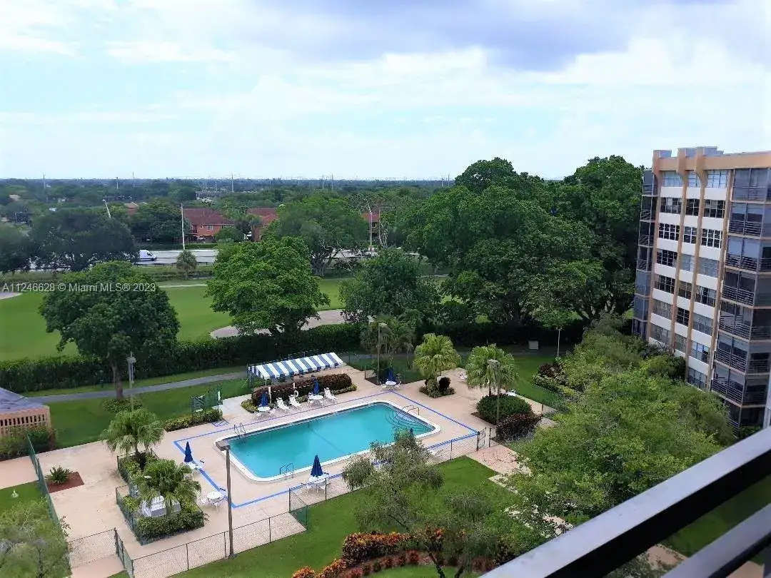 2 bedroom 2 bath Residential for sale at 1300 Saint Charles Pl, Pembroke Pines FL 33026