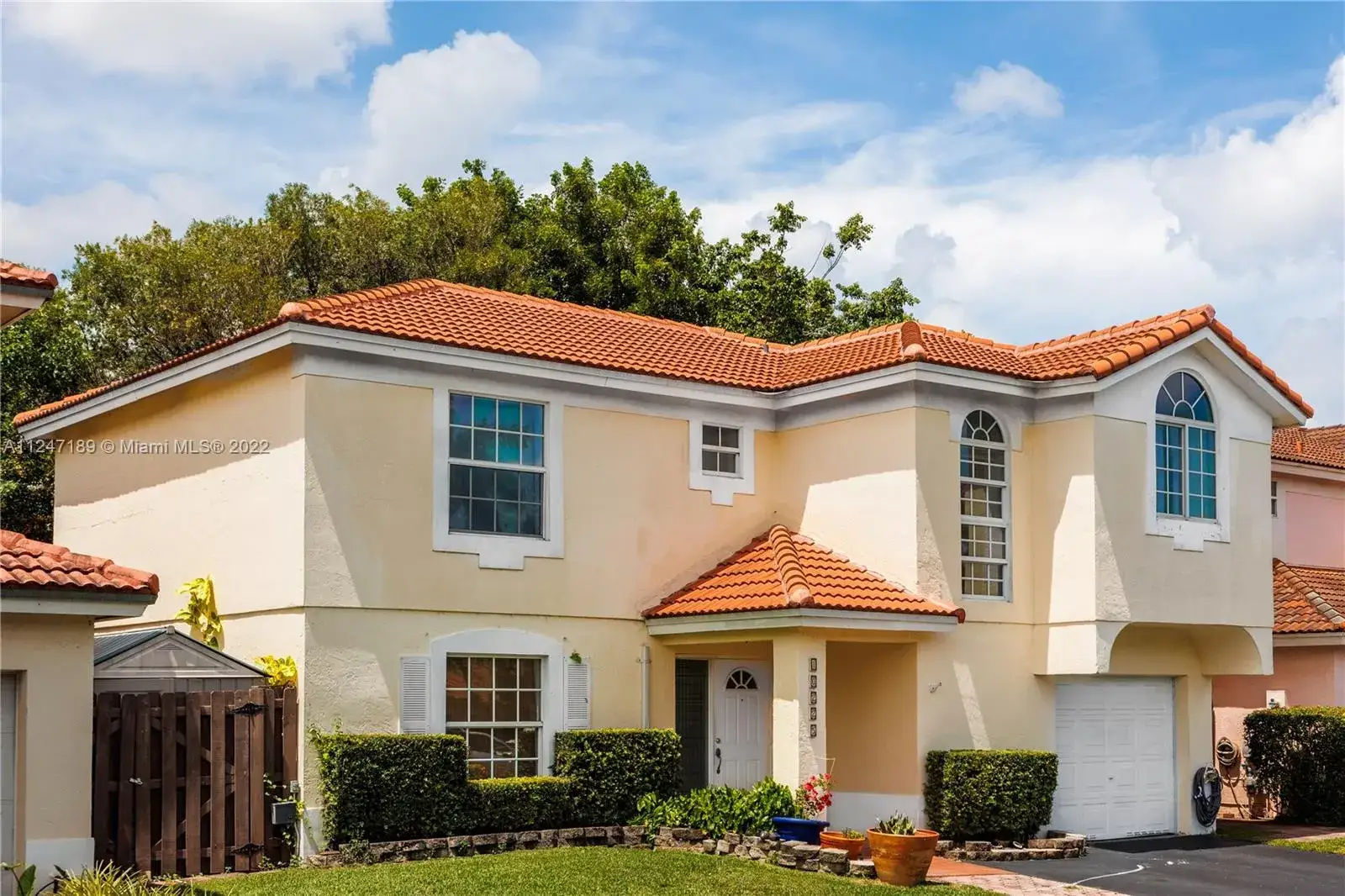 5 bedroom 3 bath Residential for sale at 10225 NW 57th Ter, Doral FL 33178