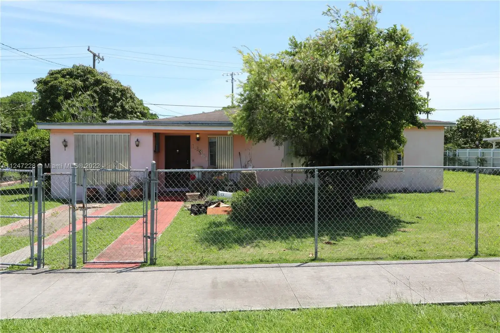 3 bedroom 2 bath Residential for sale at 14361 Lincoln Blvd, Miami FL 33176