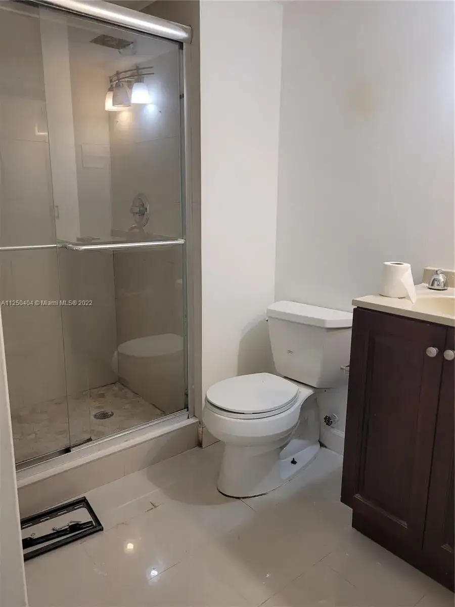 2 bedroom 2 bath Residential for sale at 286 Racquet Club Rd # 105, Weston FL 33326