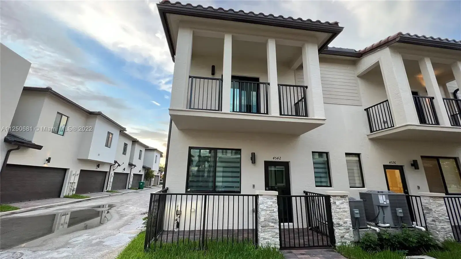 3 bedroom 2 bath Residential for sale at 4542 NW 83rd Psge # 4542, Doral FL 33166
