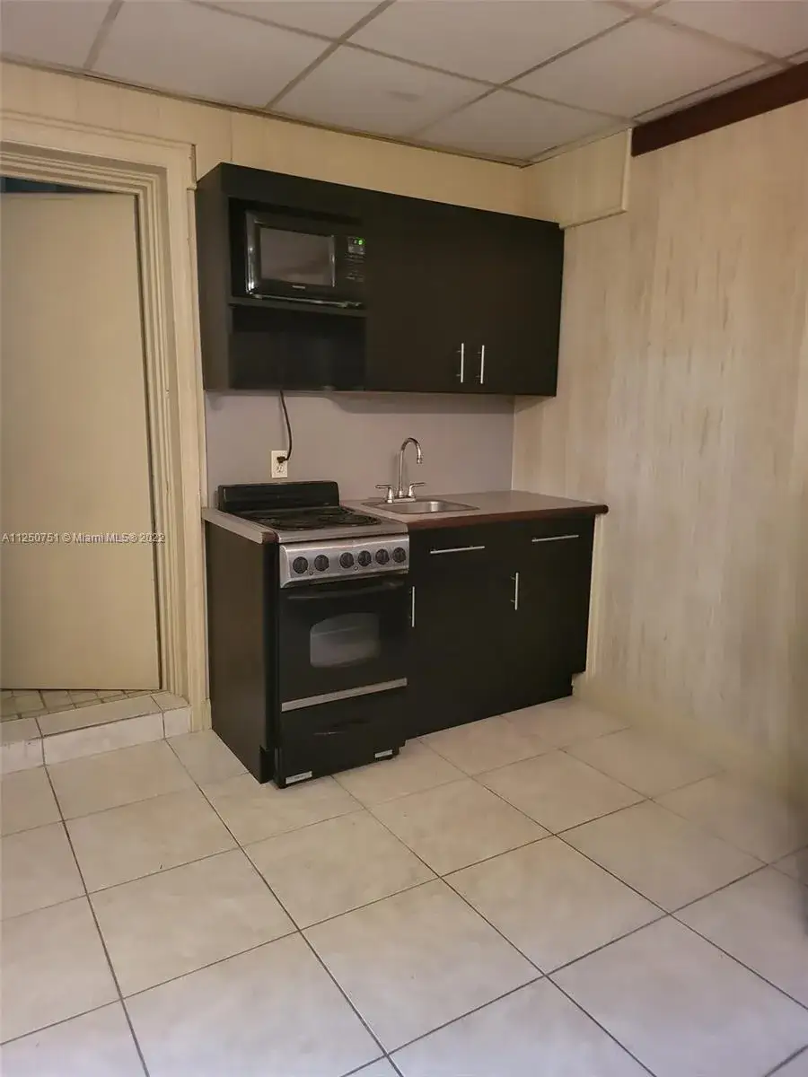 1 bedroom 1 bath Residential Lease for rent at 1731 NW 187th St, Miami Gardens FL 33056