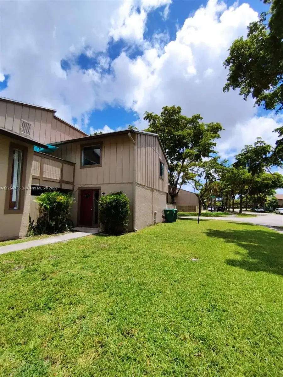 2 bedroom 1 bath Residential Lease for rent at 5701 NW 21st St # A, Lauderhill FL 33313